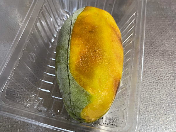 皮を少し剥いたところ